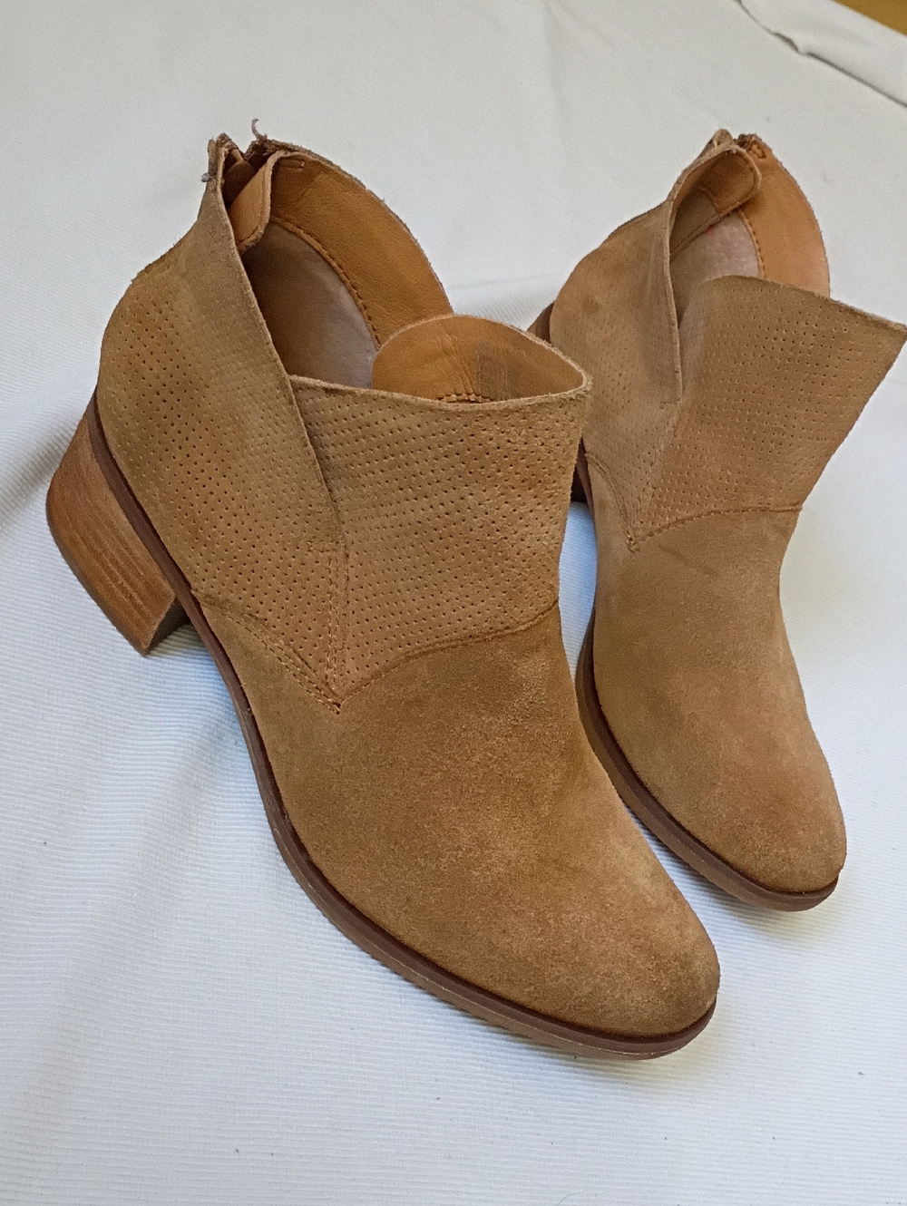 korks Tan Suede women's Ankle Boot